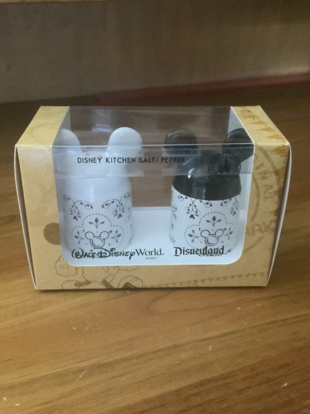 DISNEY PARKS MICKEY EARS KITCHEN SALT & PEPPER SET - BNIB